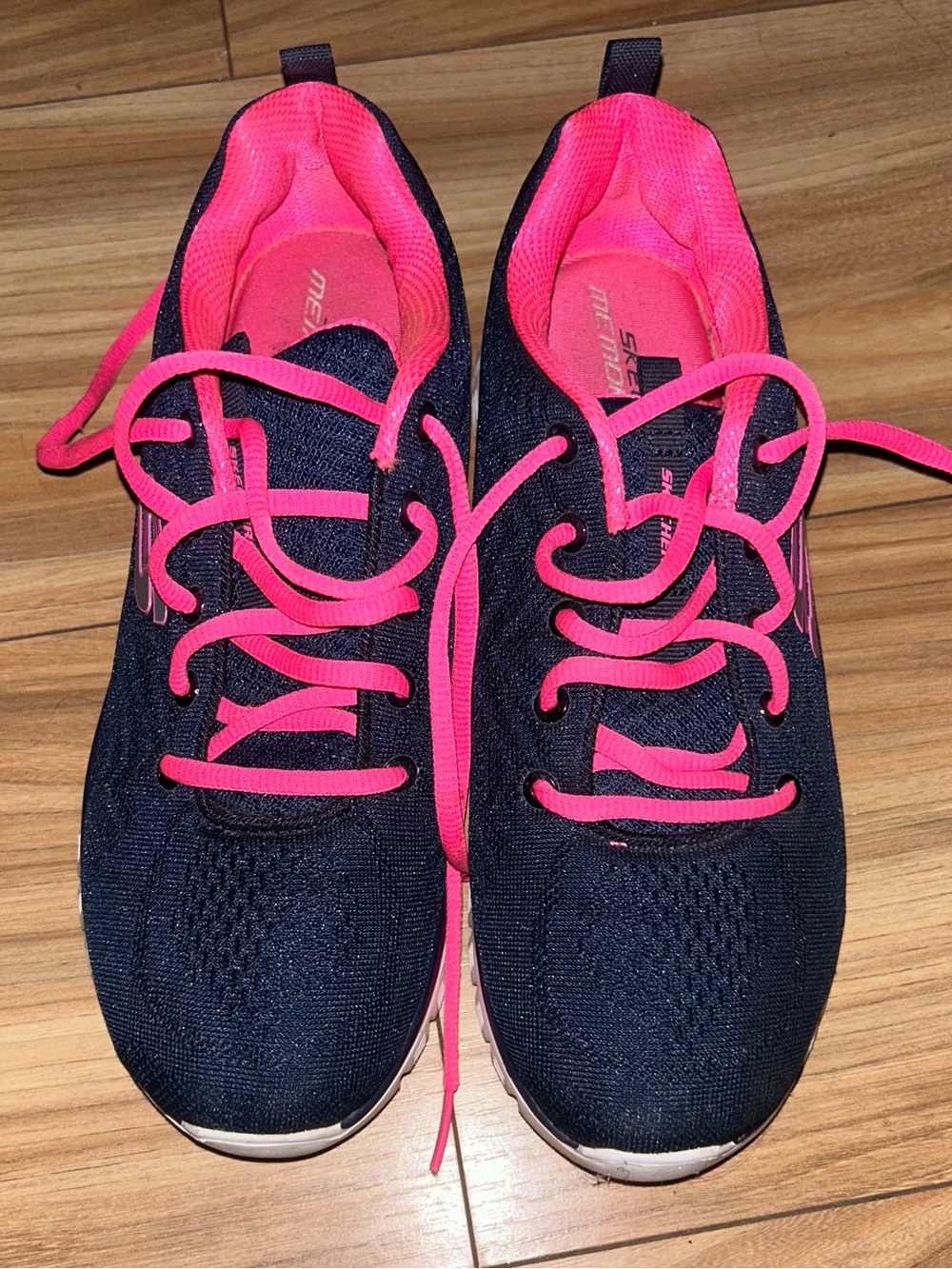 ✅✅✅SOLD ✅✅✅Skechers Navy Athletic Sneakers with Hot Pink Details